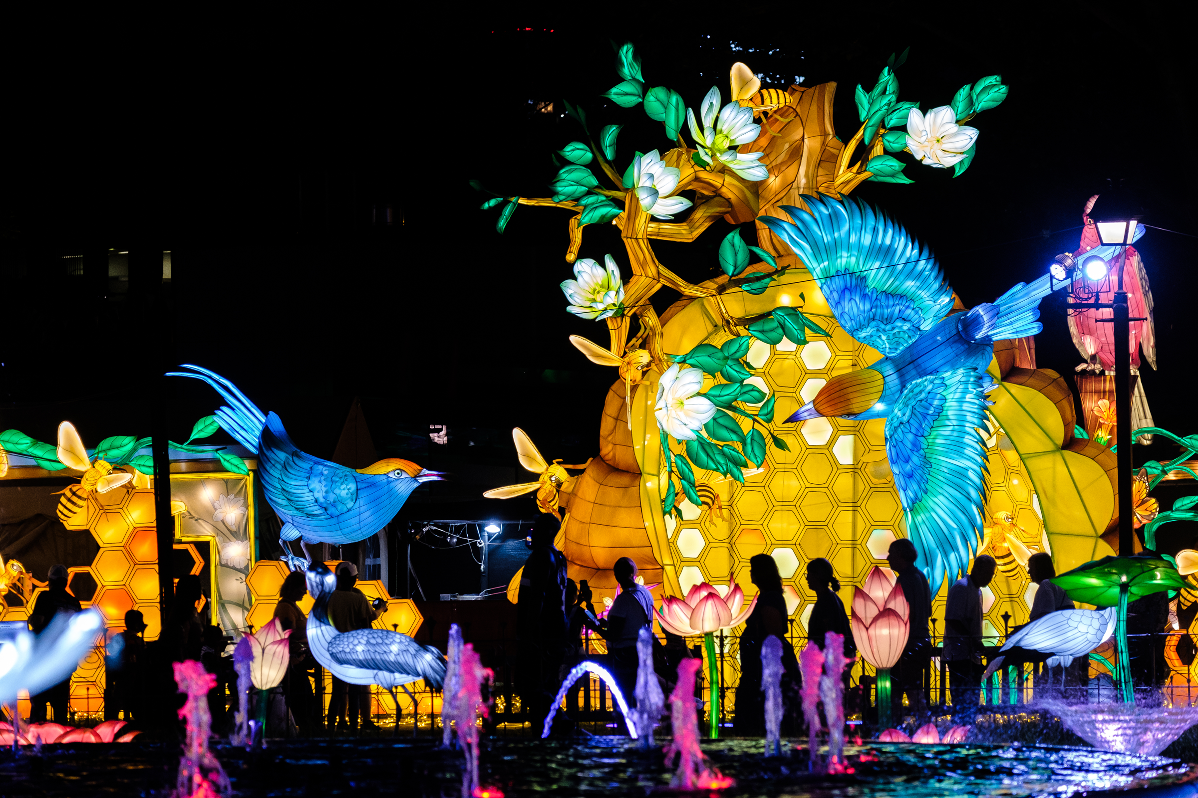 Beehive lantern Animals Aglow 2025